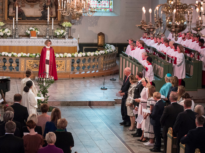 The Bishop of Oslo, Kari Veiteberg, performed the service celebrating the King and Queen’s golden anniversary. Photo: Vidar Ruud / NTB scanpix